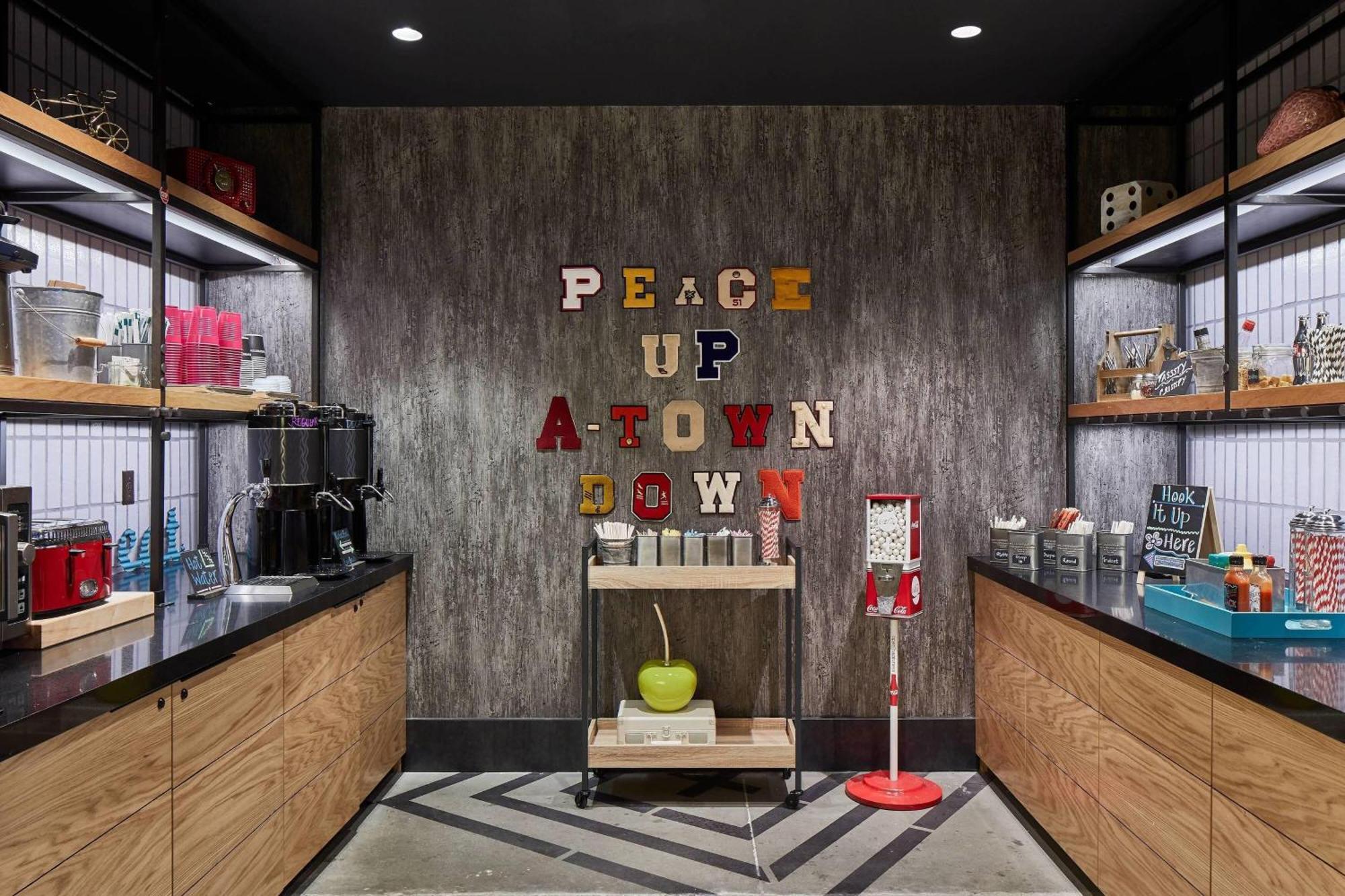 Отель Moxy Atlanta Midtown Экстерьер фото